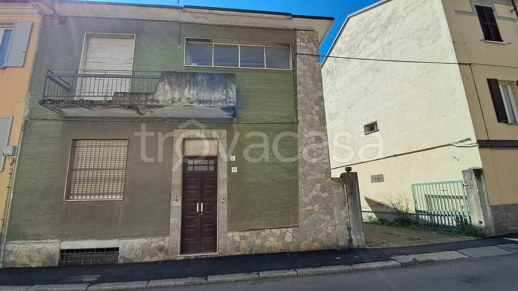 casa indipendente in vendita a Voghera