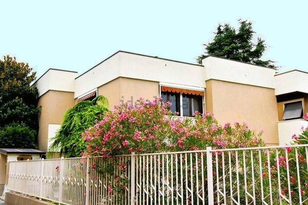 casa indipendente in vendita a Voghera