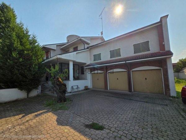 casa indipendente in vendita a Voghera