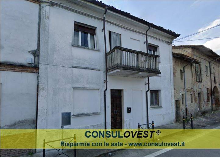 casa indipendente in vendita a Voghera in zona Oriolo