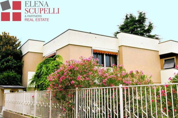 casa indipendente in vendita a Voghera