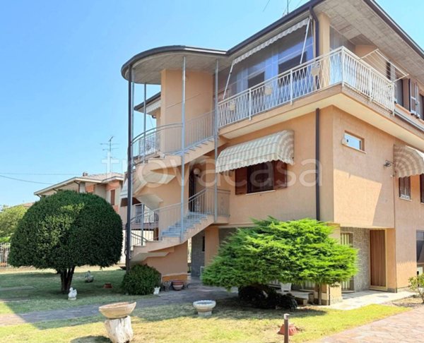 casa indipendente in vendita a Voghera