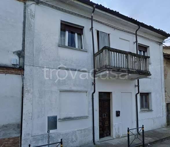 casa indipendente in vendita a Voghera in zona Oriolo