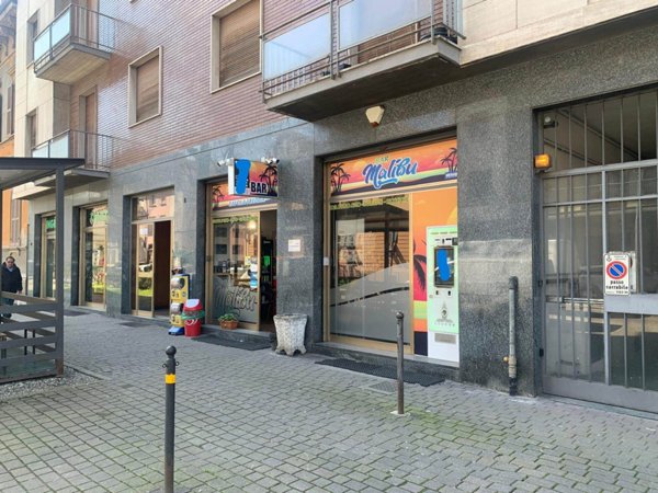 negozio in vendita a Voghera