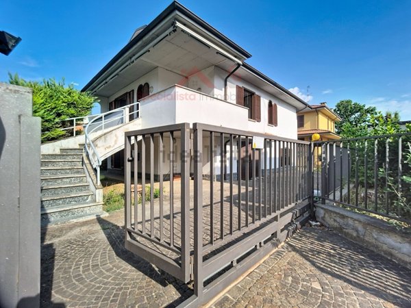 casa indipendente in vendita a Voghera
