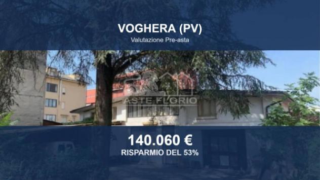 locale commerciale in vendita a Voghera