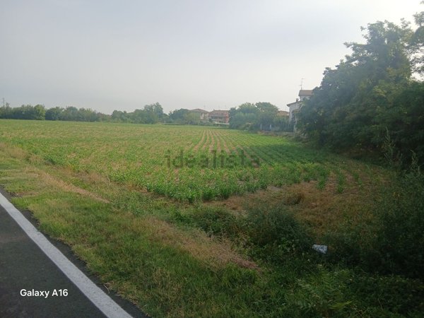casa indipendente in vendita a Voghera