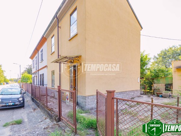 casa indipendente in vendita a Voghera