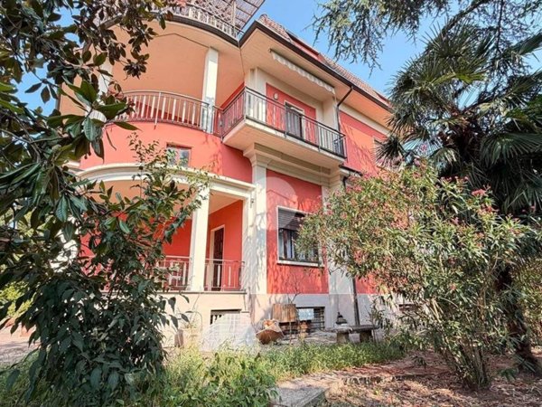 casa indipendente in vendita a Voghera