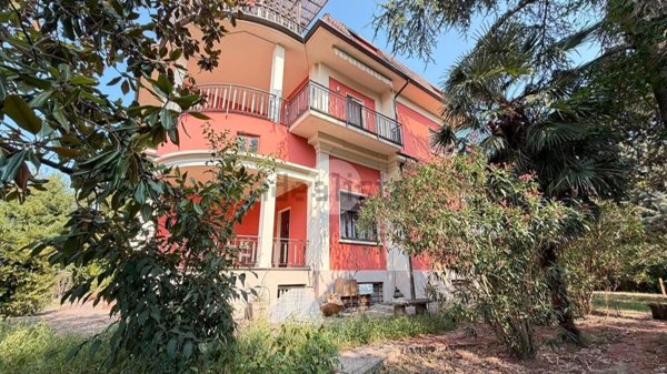 casa indipendente in vendita a Voghera