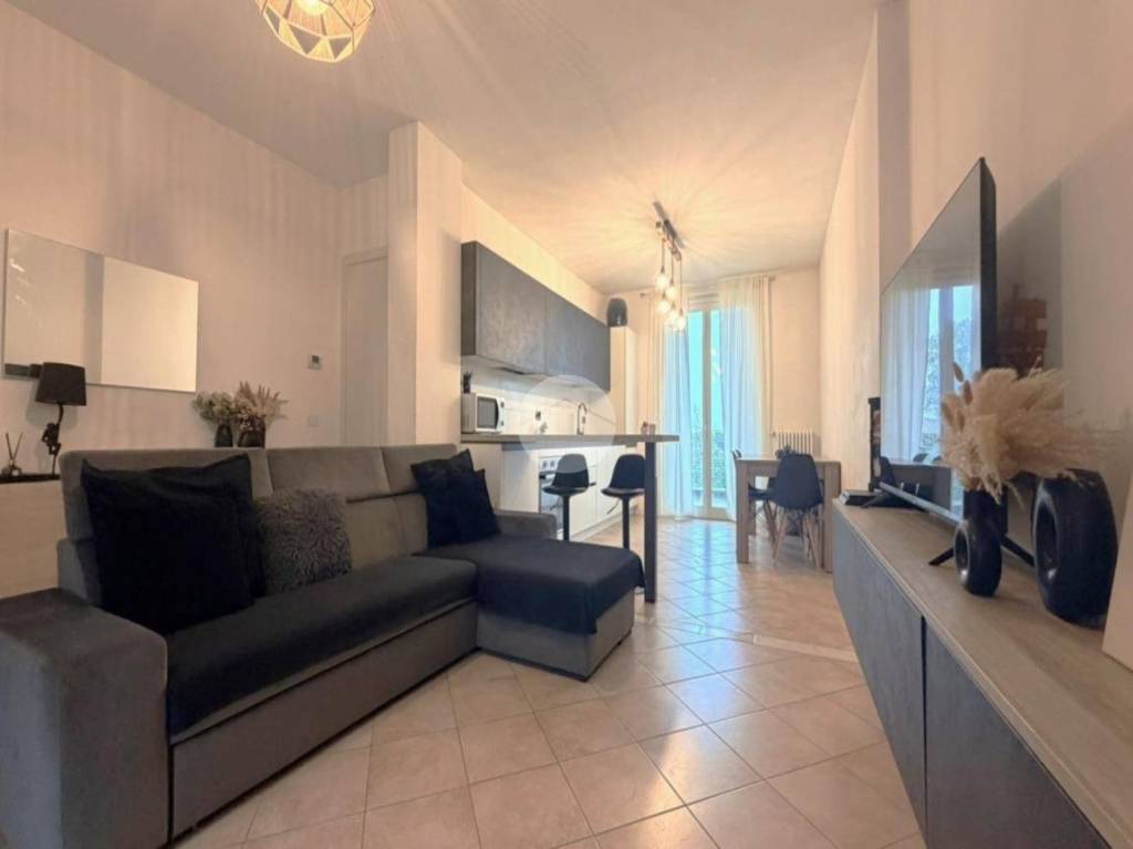 casa indipendente in vendita a Voghera