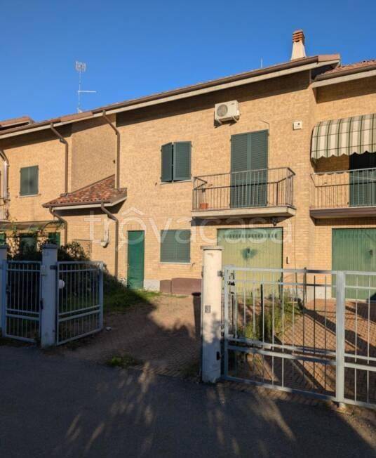 casa indipendente in vendita a Voghera