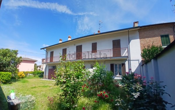 appartamento in vendita a Voghera in zona Medassino
