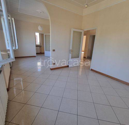 casa indipendente in vendita a Voghera