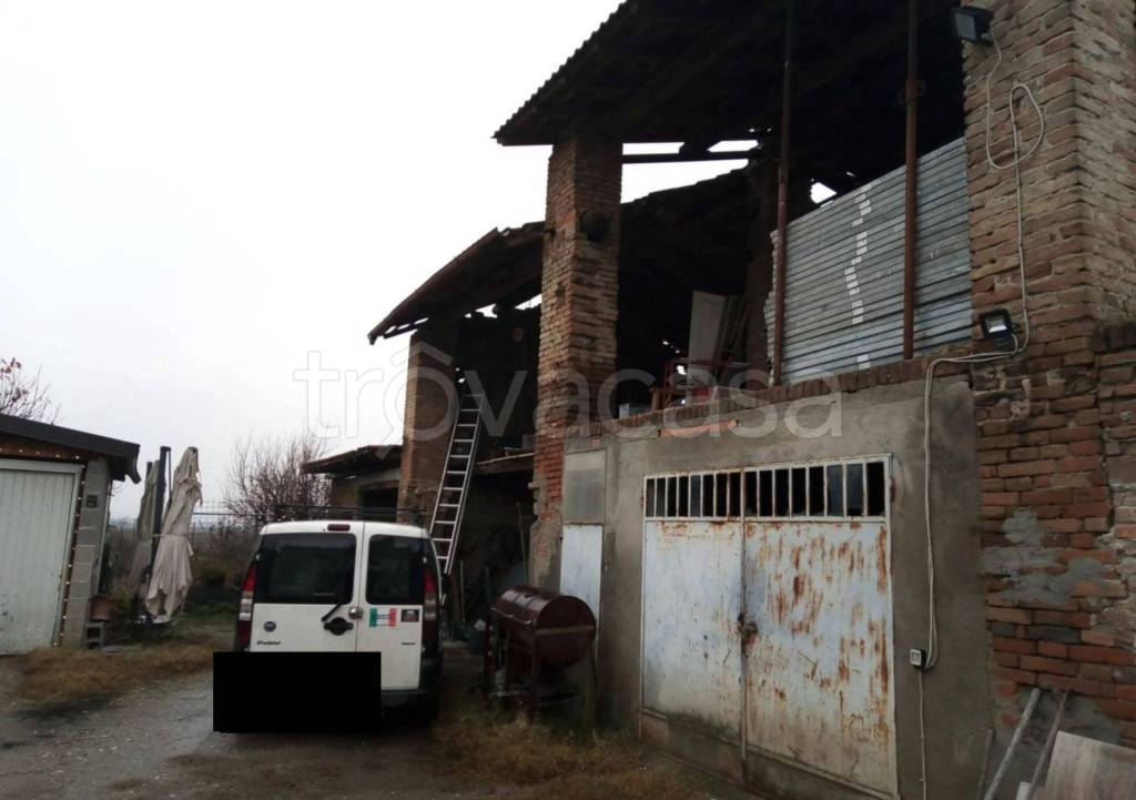 appartamento in vendita a Voghera in zona Campoferro