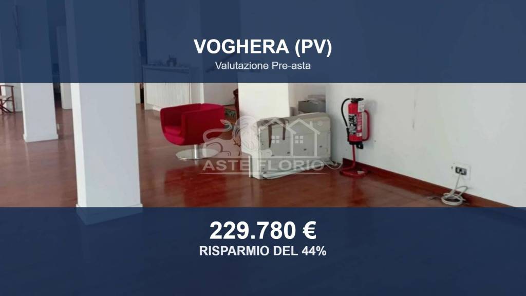 locale commerciale in vendita a Voghera