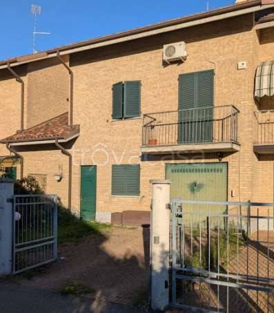 casa indipendente in vendita a Voghera