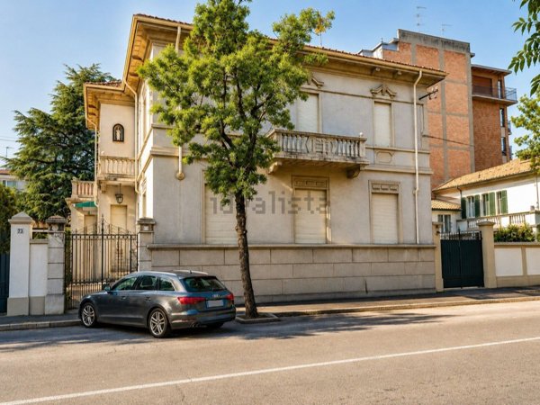 casa indipendente in vendita a Voghera