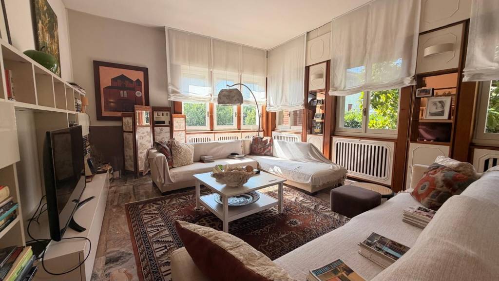 casa indipendente in vendita a Voghera
