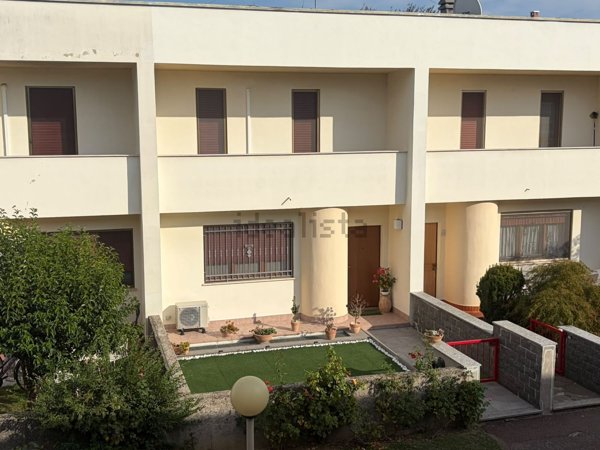 casa indipendente in vendita a Voghera