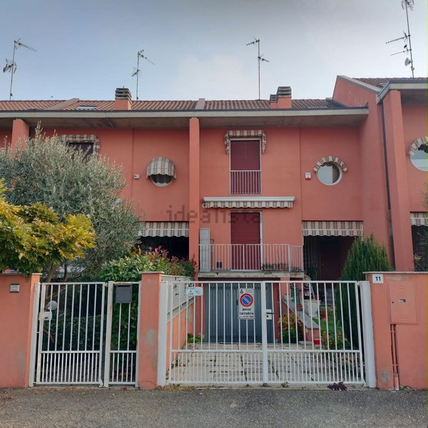 casa indipendente in vendita a Voghera