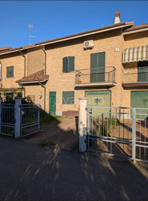 casa indipendente in vendita a Voghera