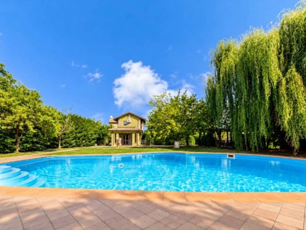 casa indipendente in vendita a Voghera