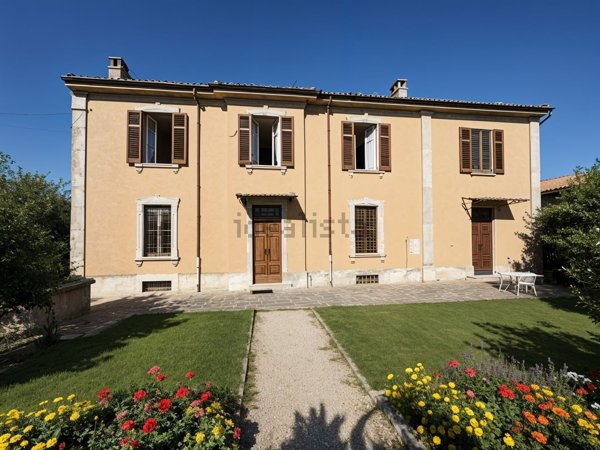 casa indipendente in vendita a Voghera