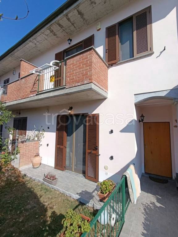 casa indipendente in vendita a Voghera in zona Campoferro