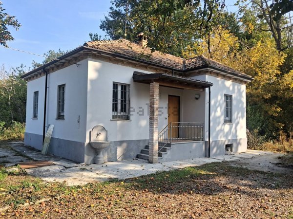 casa indipendente in vendita a Voghera