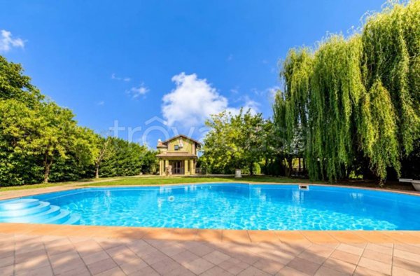 casa indipendente in vendita a Voghera