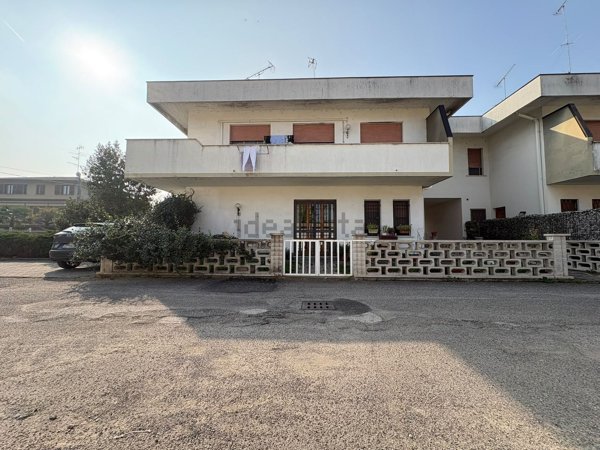 casa indipendente in vendita a Voghera