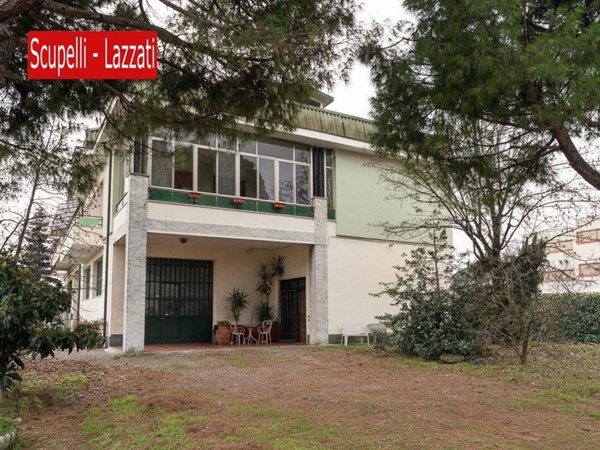 casa indipendente in vendita a Voghera in zona Medassino