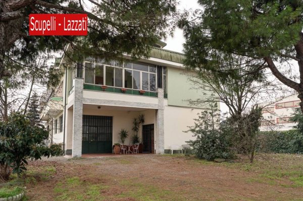 casa indipendente in vendita a Voghera in zona Medassino
