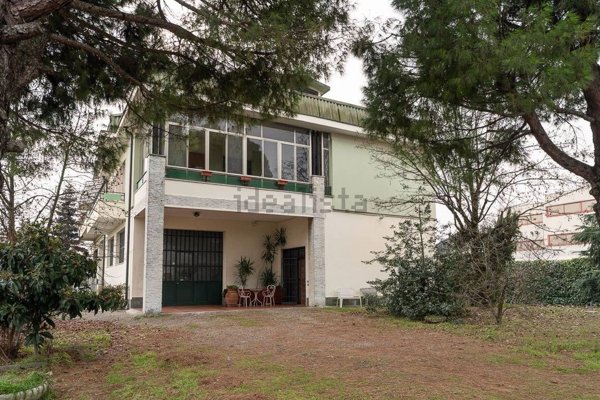 casa indipendente in vendita a Voghera in zona Medassino