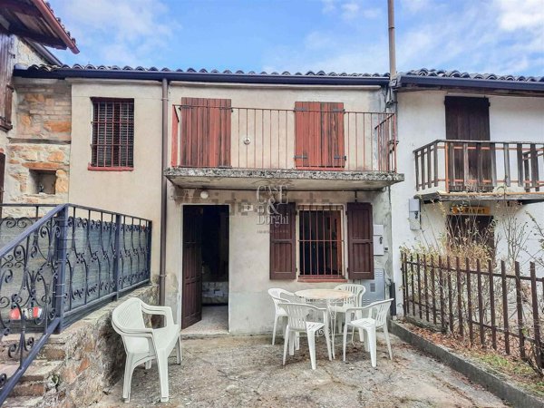 appartamento in vendita a Zavattarello in zona Pradelle