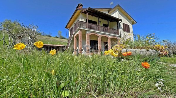 casa indipendente in vendita a Zavattarello in zona Rossone