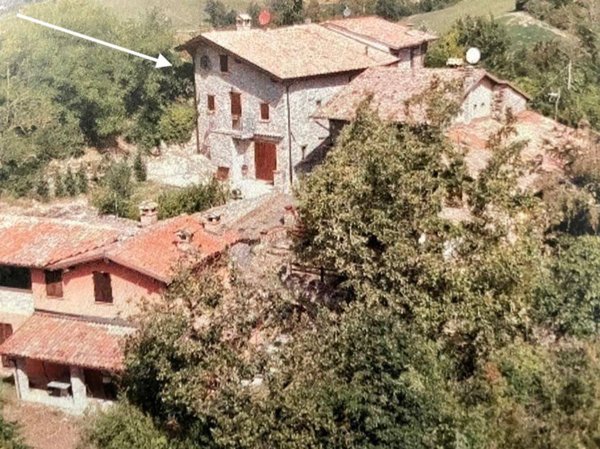 casa indipendente in vendita a Zavattarello in zona Ossenisio