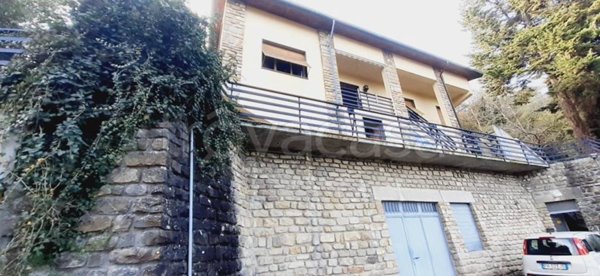 casa indipendente in vendita a Zavattarello