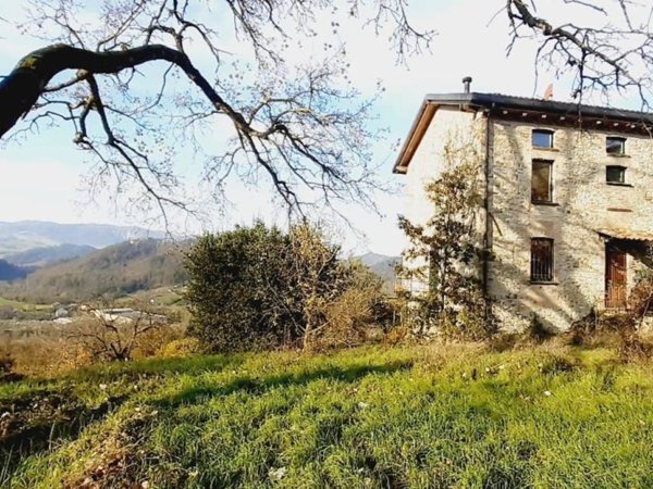 casa indipendente in vendita a Zavattarello