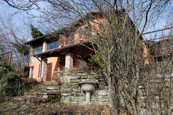casa indipendente in vendita a Zavattarello in zona Ossenisio