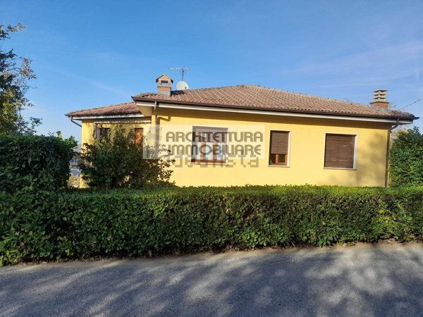casa indipendente in vendita a Zavattarello