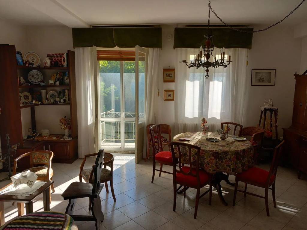 casa indipendente in vendita a Zavattarello