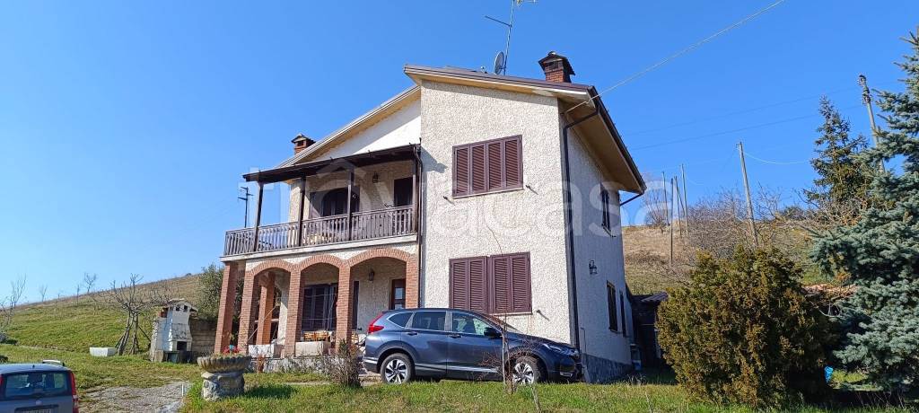 casa indipendente in vendita a Zavattarello