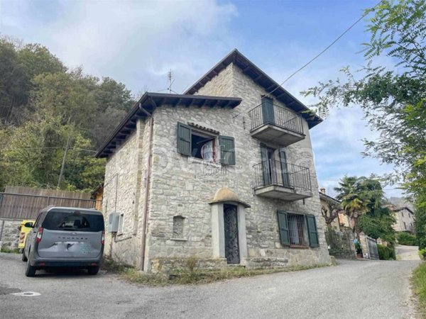 casa indipendente in vendita a Zavattarello