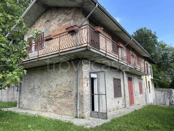 casa indipendente in vendita a Zavattarello