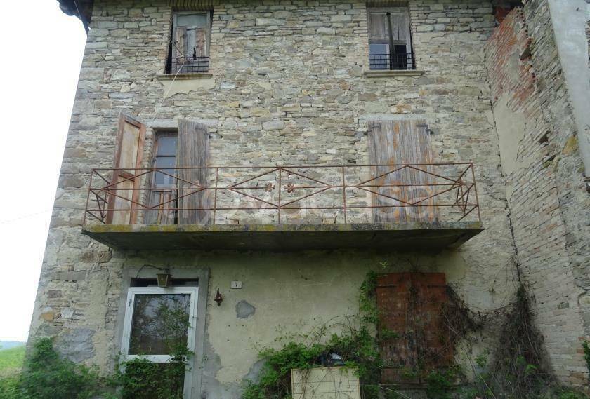 casa indipendente in vendita a Zavattarello