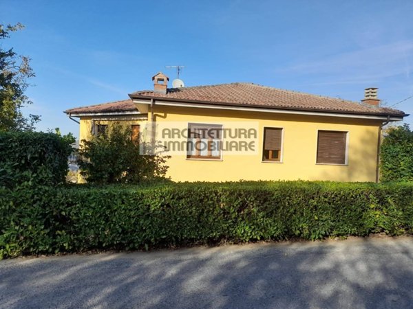 casa indipendente in vendita a Zavattarello