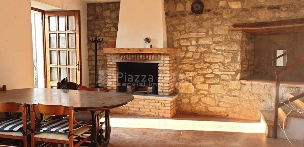 appartamento in vendita a Zavattarello in zona Rossone
