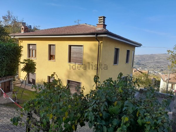 casa indipendente in vendita a Zavattarello